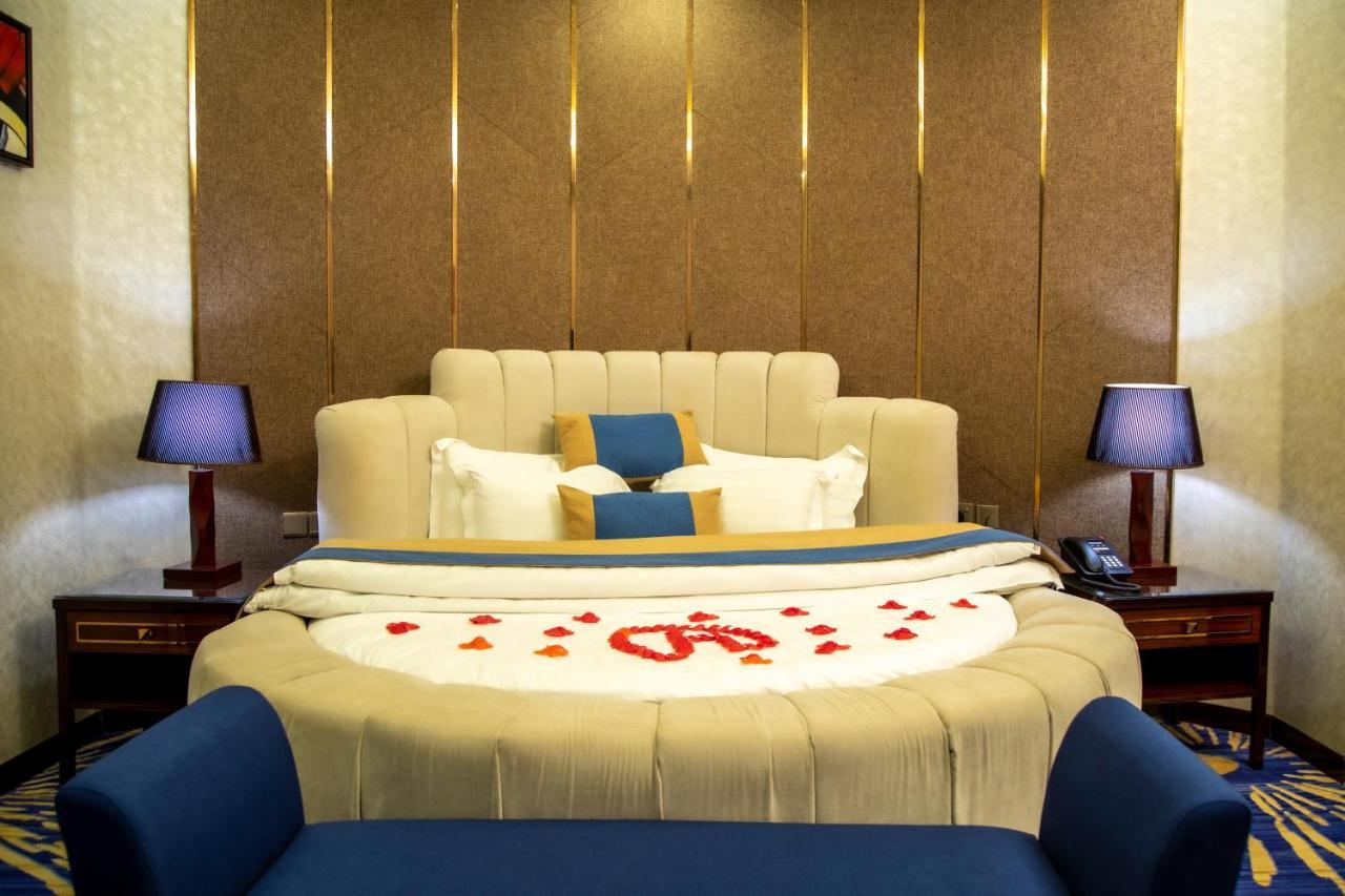 فندق هوليداي الخليج الرياض - Holiday Al Khaleej Hotel Экстерьер фото